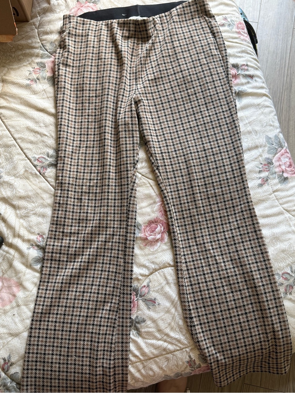 Women’s Tan & Black Houndstooth Stretch Pants